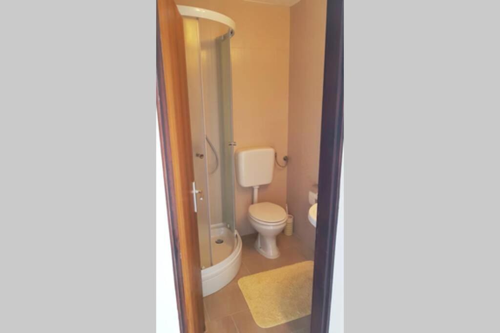 Apartment Vesna For 2, Free Parking And Wi-Fi Pula Exteriör bild